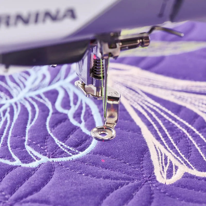 BERNINA 990 mit XL Stickmodul